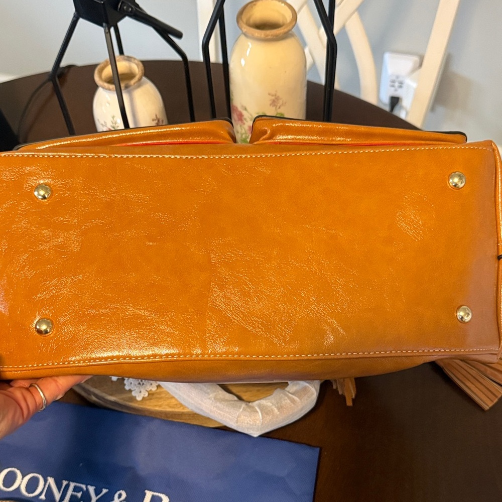Dooney & Bourke natural Leather Satchel. Florentine Clayton. - Picture 2 of 9